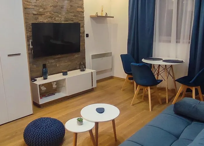 아파트 By Montebello *